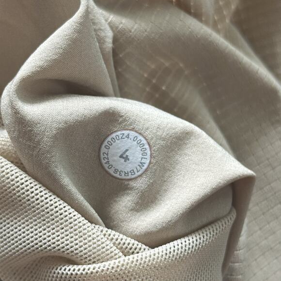 Lululemon Practical Play 3.5" Shorts Light Khaki Size 4 Pleats Mid Rise - Picture 3 of 6